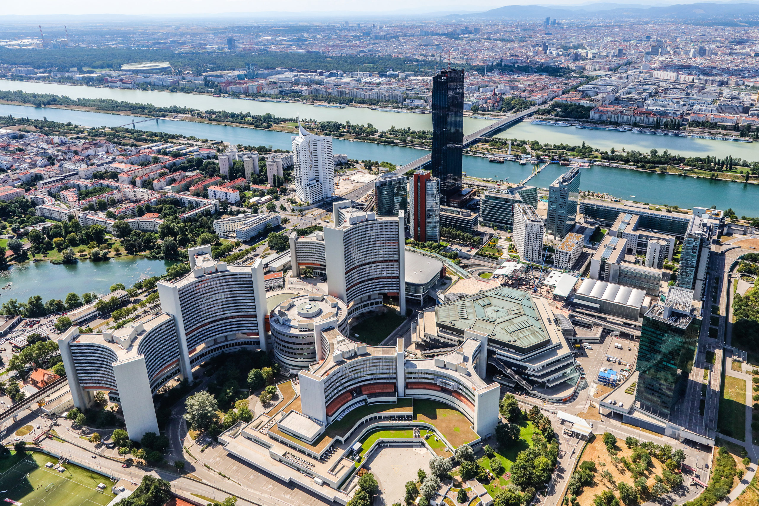 CF1_0859-2-klein Luftbild der UNO-City auf der Donauplatt.