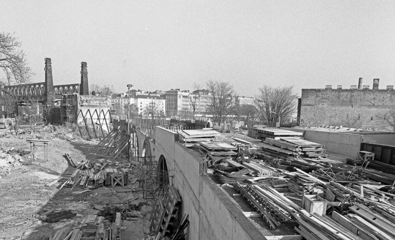 Umbau bzw. Bau der U6 Bereich Gumpendorf, Linke Wienzeile, Otto-Wagner-Brücke, Oktober 1987, © Wiener Linien